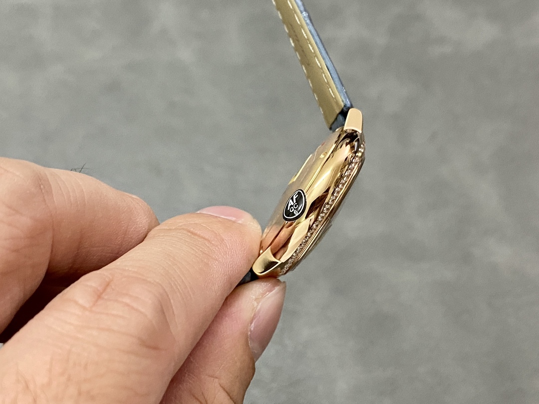 カルティエ［Cartier］バロン ブリュ 33mm 自動巻き