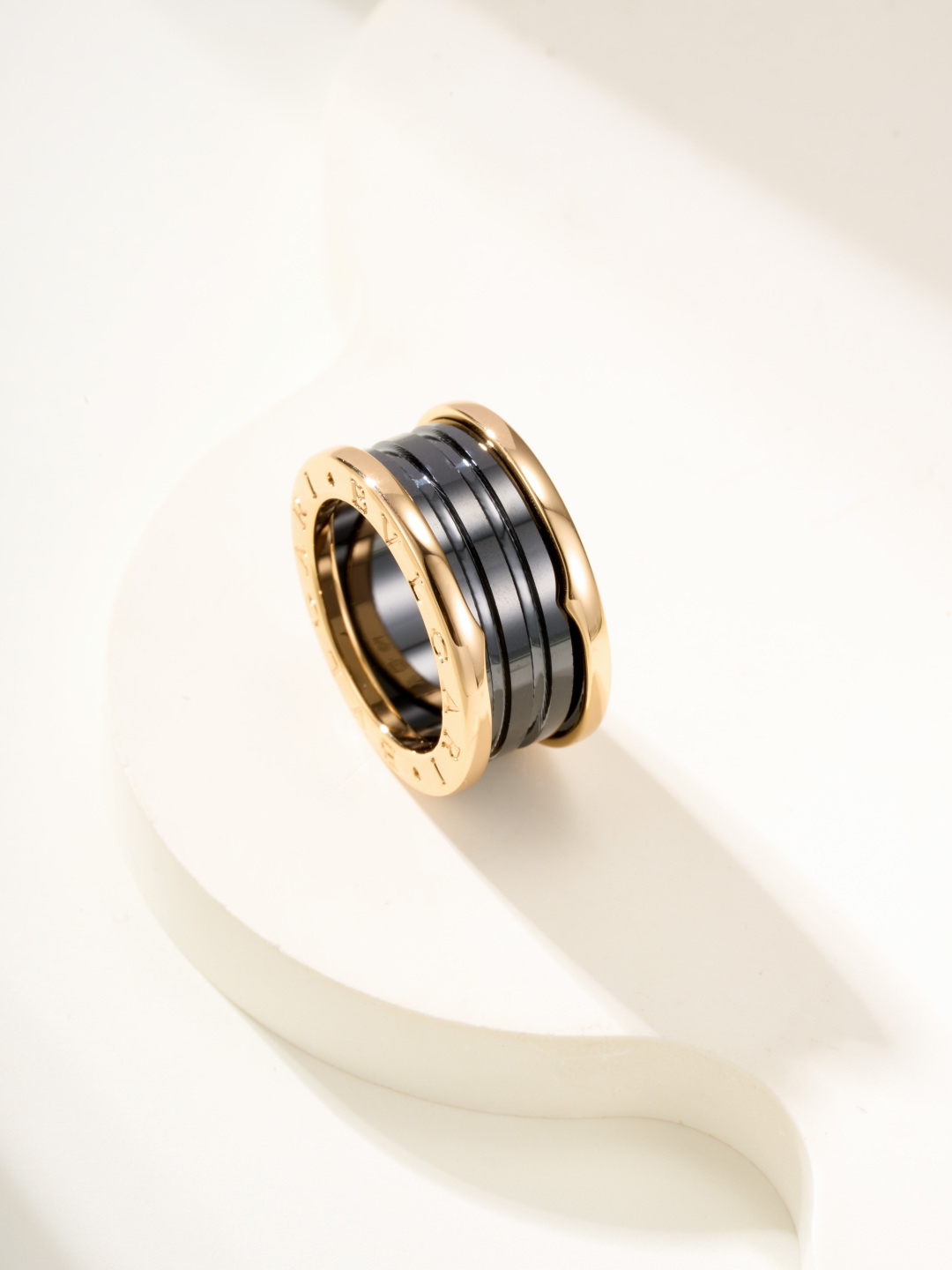 ブルガリ「Bvlgari」 セラミックリング