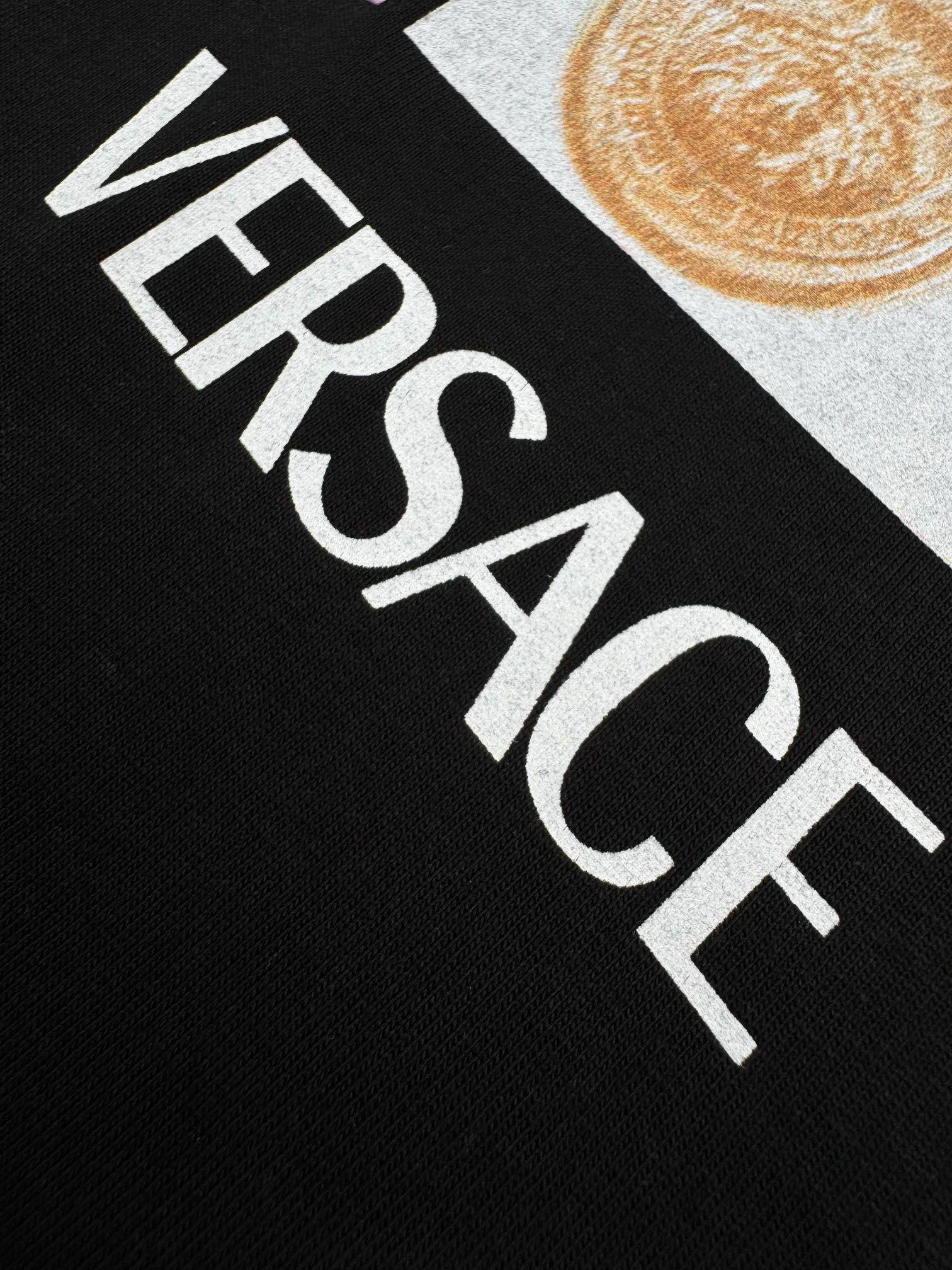 ヴェルサーチ「Versace」シグネチャー プリントTシャツ