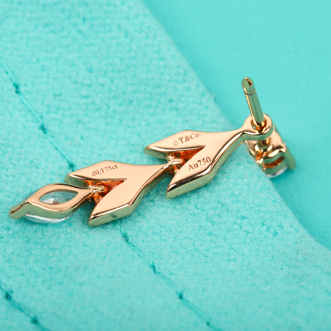 ティファニー「Tiffany & Co.」  Victoria™ シリーズ ショートツインイヤリング