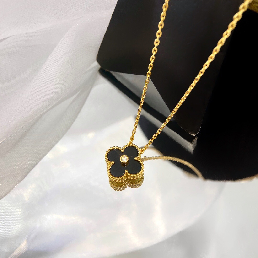 ヴァン クリーフ＆アーペル「Van Cleef & Arpels」Alhambra ダイヤモンド 四つ葉 ペンダント38～42cm