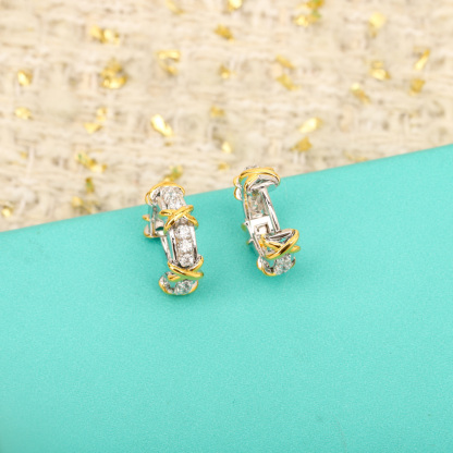 ティファニー「Tiffany & Co.」 T クロスピアス