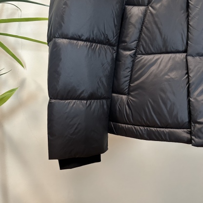 ルイ・ヴィトン「Louis Vuitton」‌ MONOGRAM PILLOW ダウンジャケット