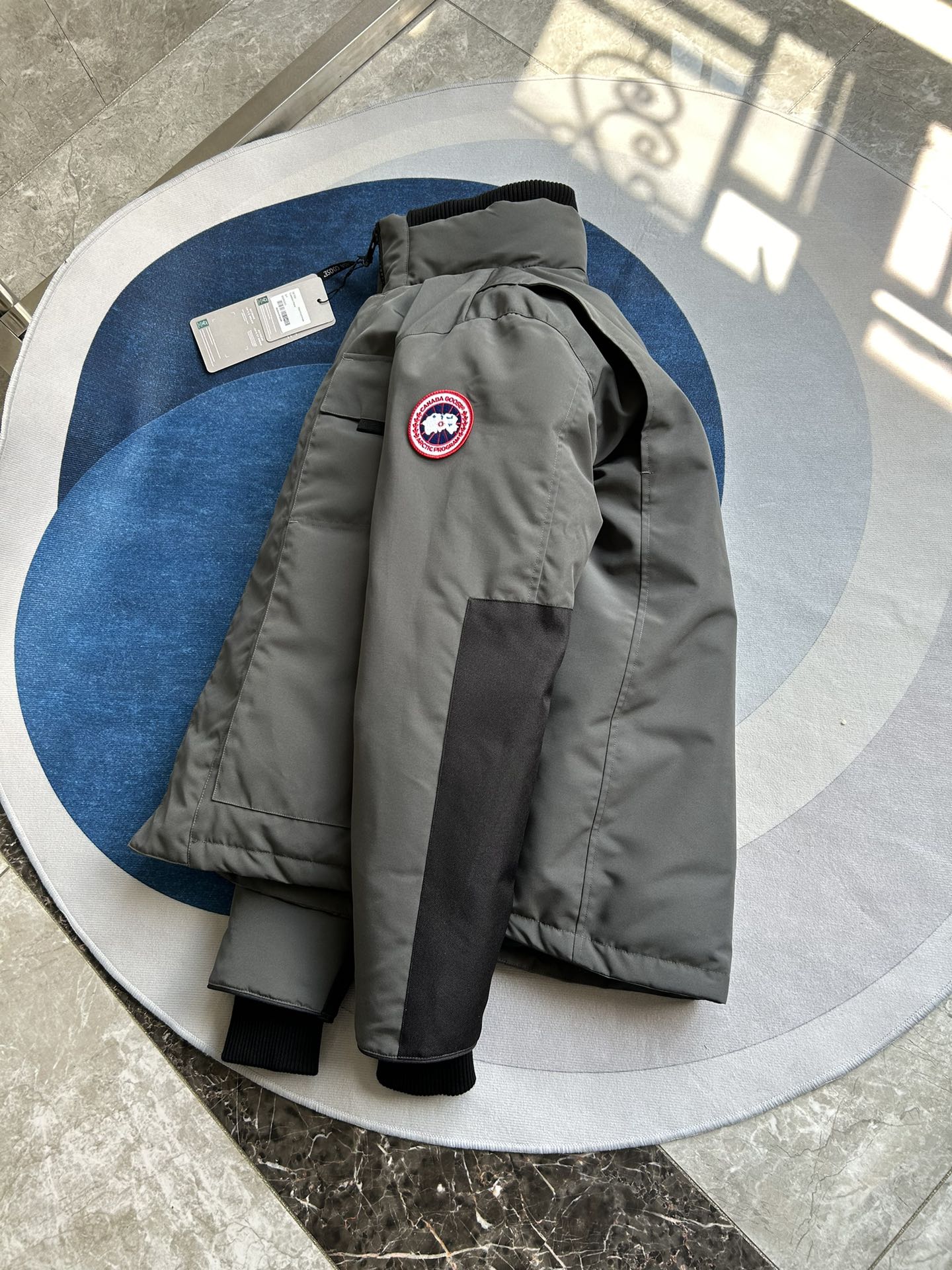 カナダグース「Canada Goose」メンズ ライトウェイトダウンジャケット
