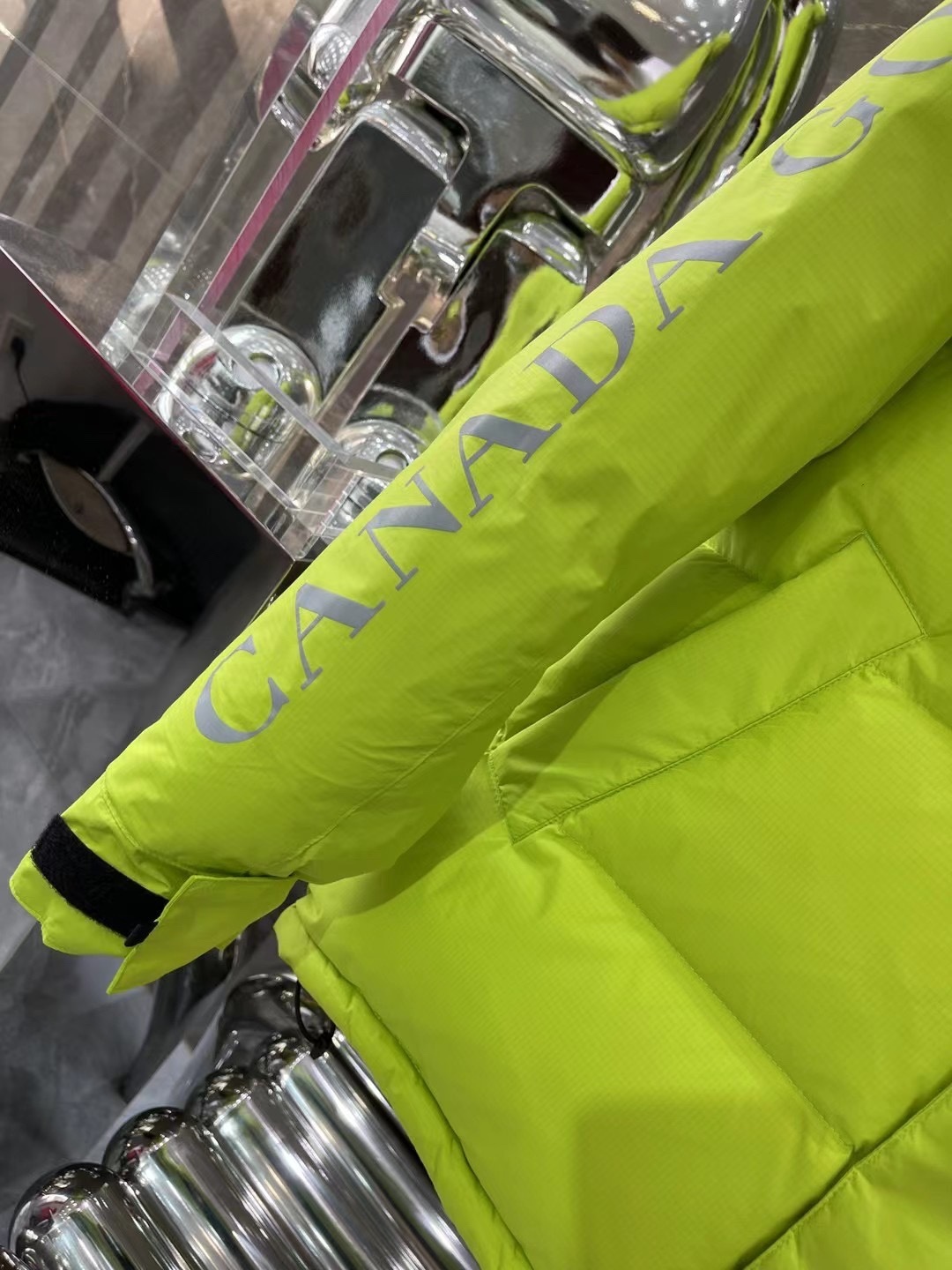 カナダグース「Canada Goose」ユニセックス リフレクティブダウンジャケット