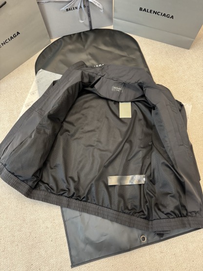 バレンシアガ「Balenciaga」‌バスケットボールコレクション 01 スポーツジャケット