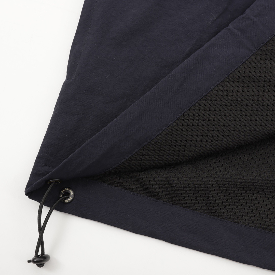 バレンシアガ「Balenciaga」BLCGコラージュアルファベットプリントジャケットポンチョ