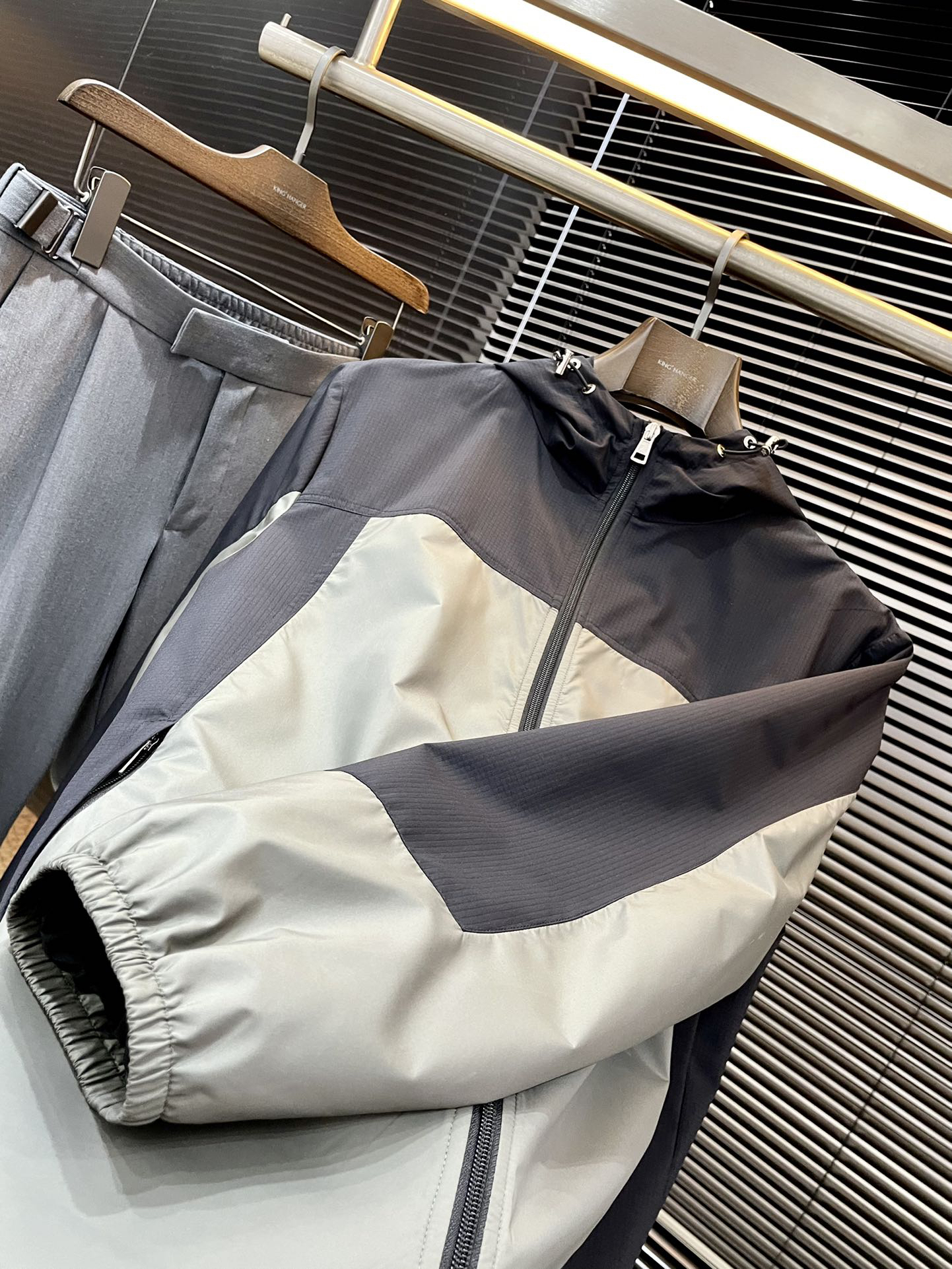 モンクレール「Moncler」最新春と秋のおしゃれなフードジャケット