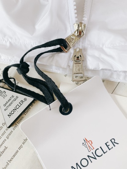 モンクレール「Moncler」 ウォータープルーフ フード付きジャケット