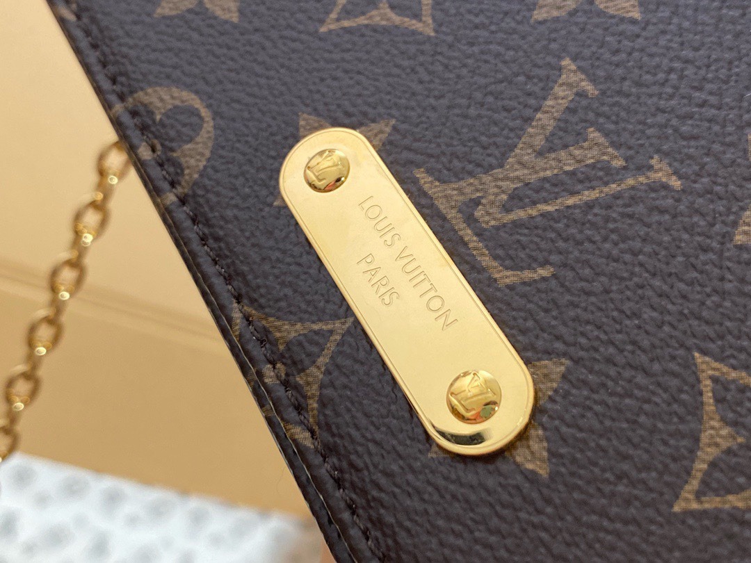 ルイ・ヴィトン「Louis Vuitton」On Chain Lily モノグラム キャンバス