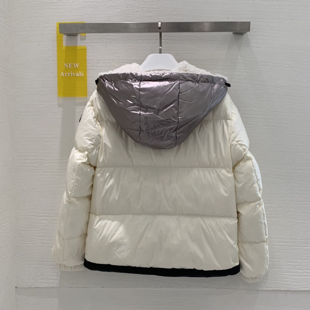 モンクレール「Moncler」ホワイトダウン ラムフード ダウンコート