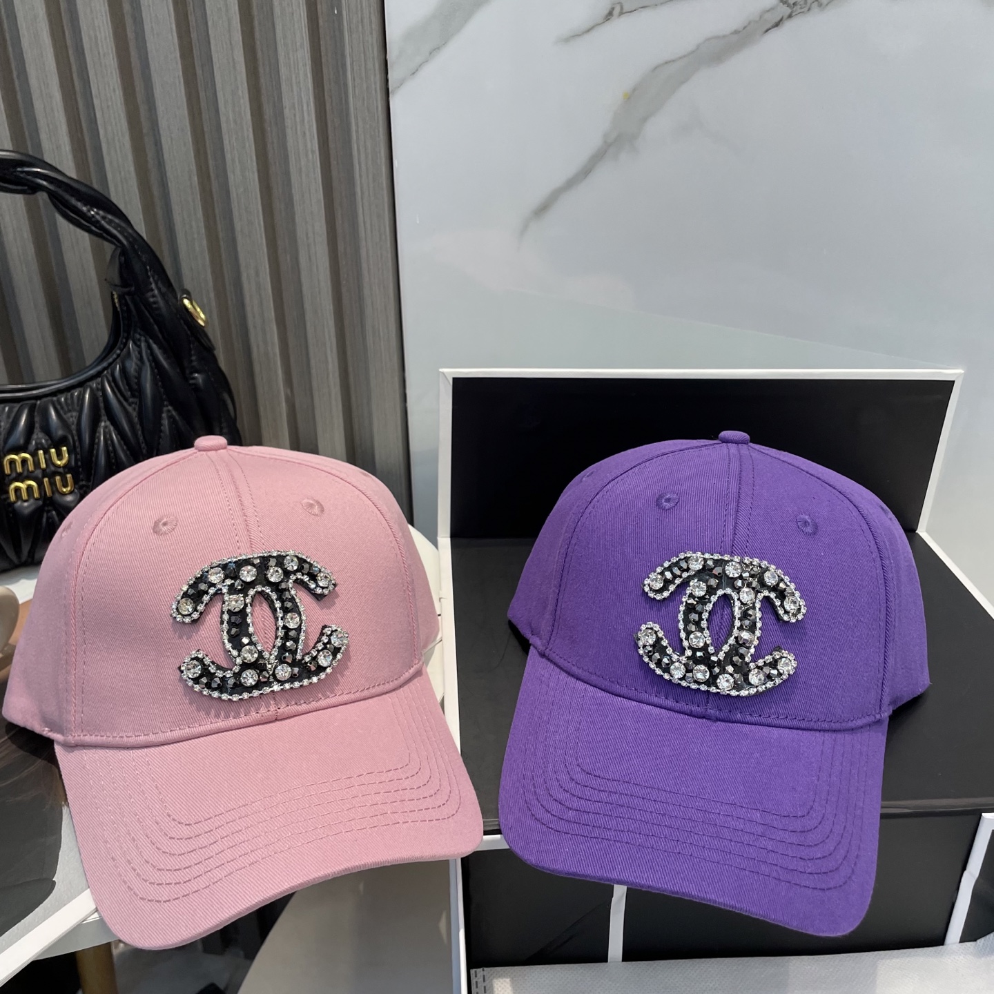 シャネル「Chanel」2025 クリスタルエンボス ハードキャップ