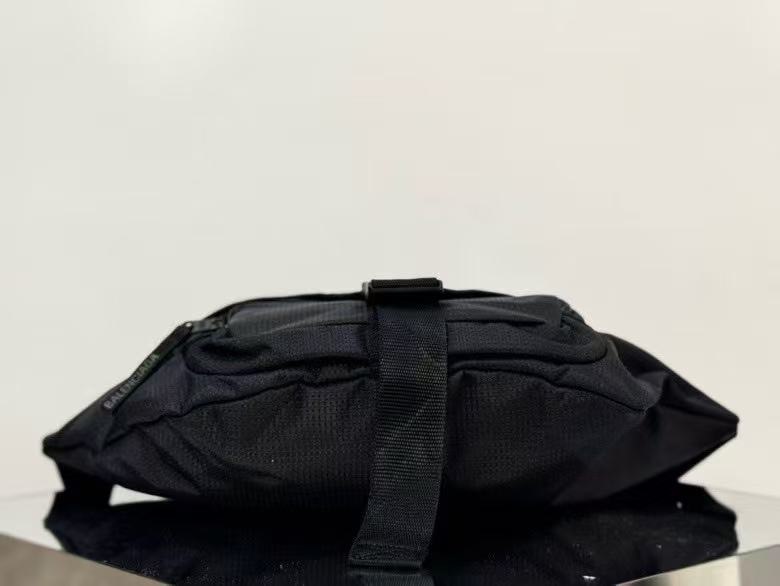 バレンシアガ「Balenciaga」CELINE TRIOMPHE ナイロン ウエストバッグ