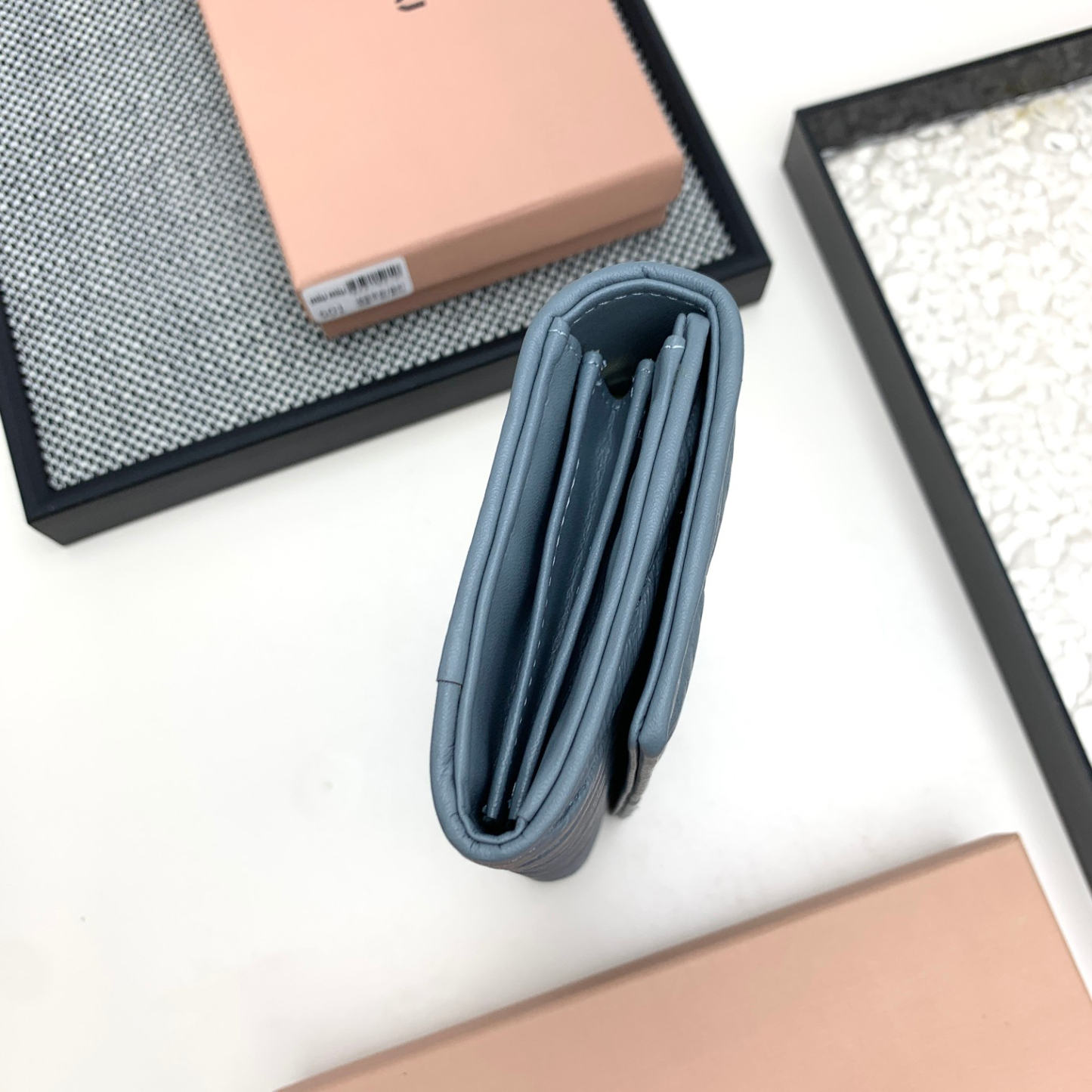 ミュウミュウ「Miu Miu」マテラッセレザー  折り長財布