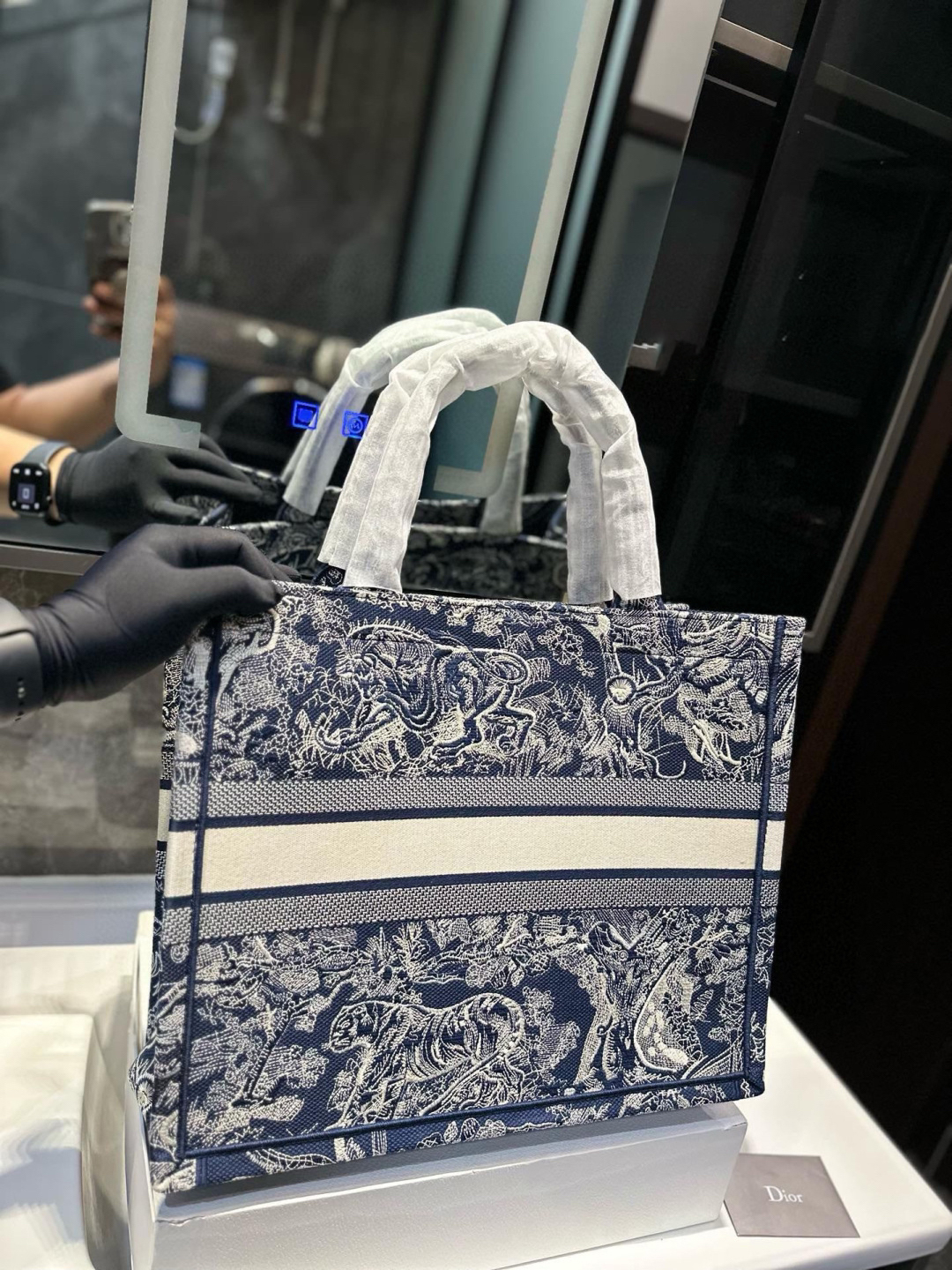 ディオール Dior Book Tote バッグ スモール、ミディアム、ラージの3つのサイズ