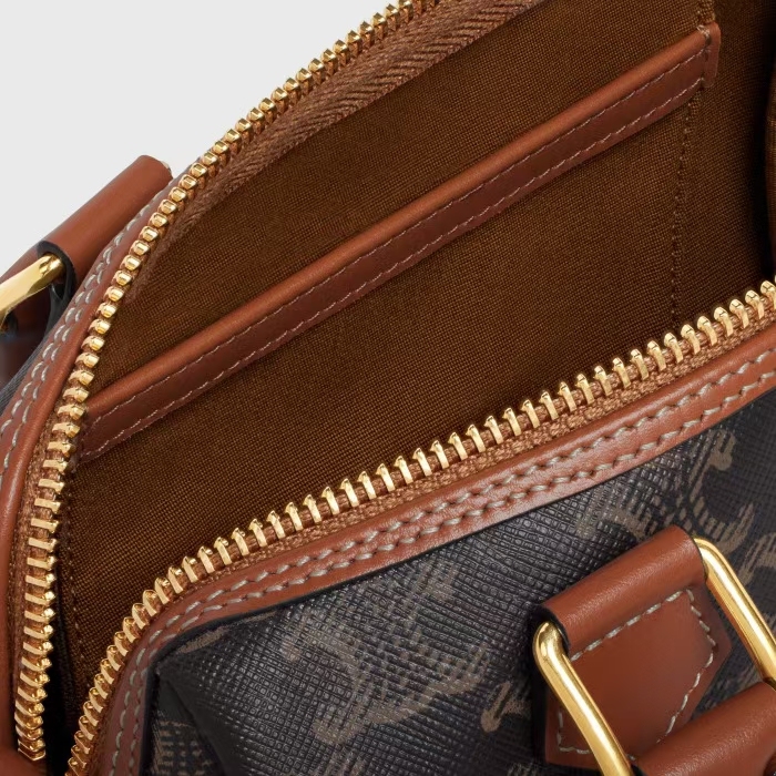 セリーヌ「Celine」TRIOMPHE CANVAS クロスボディバッグ