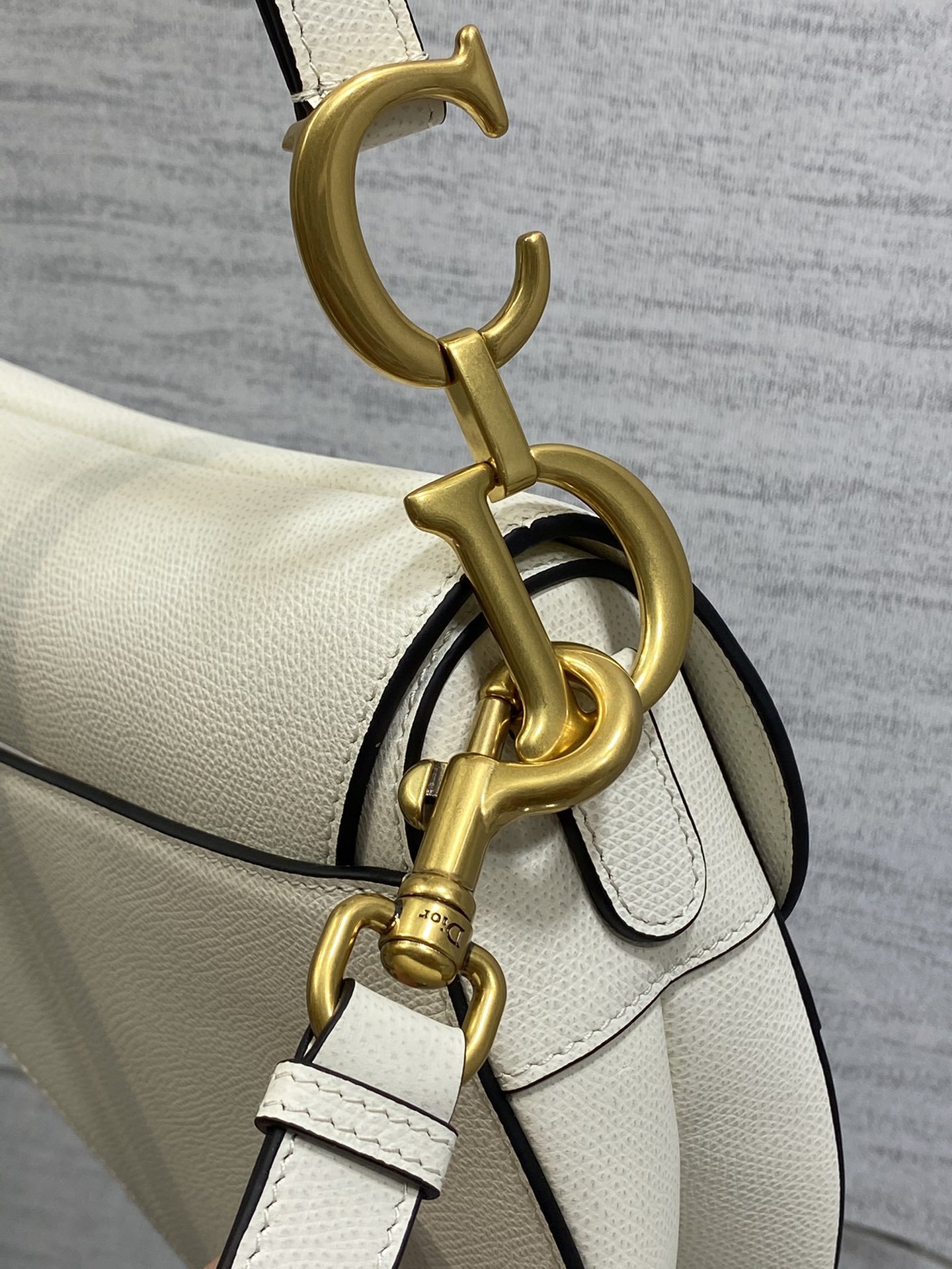 ディオール「Dior」Saddle バッグ グレインドカーフスキン