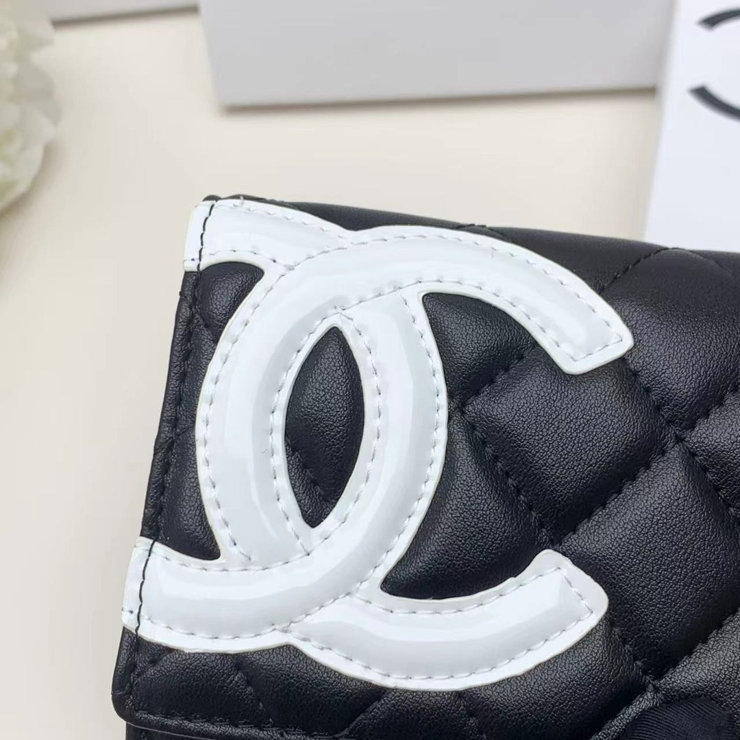 シャネル「Chanel」二つ折りレザーウォレット