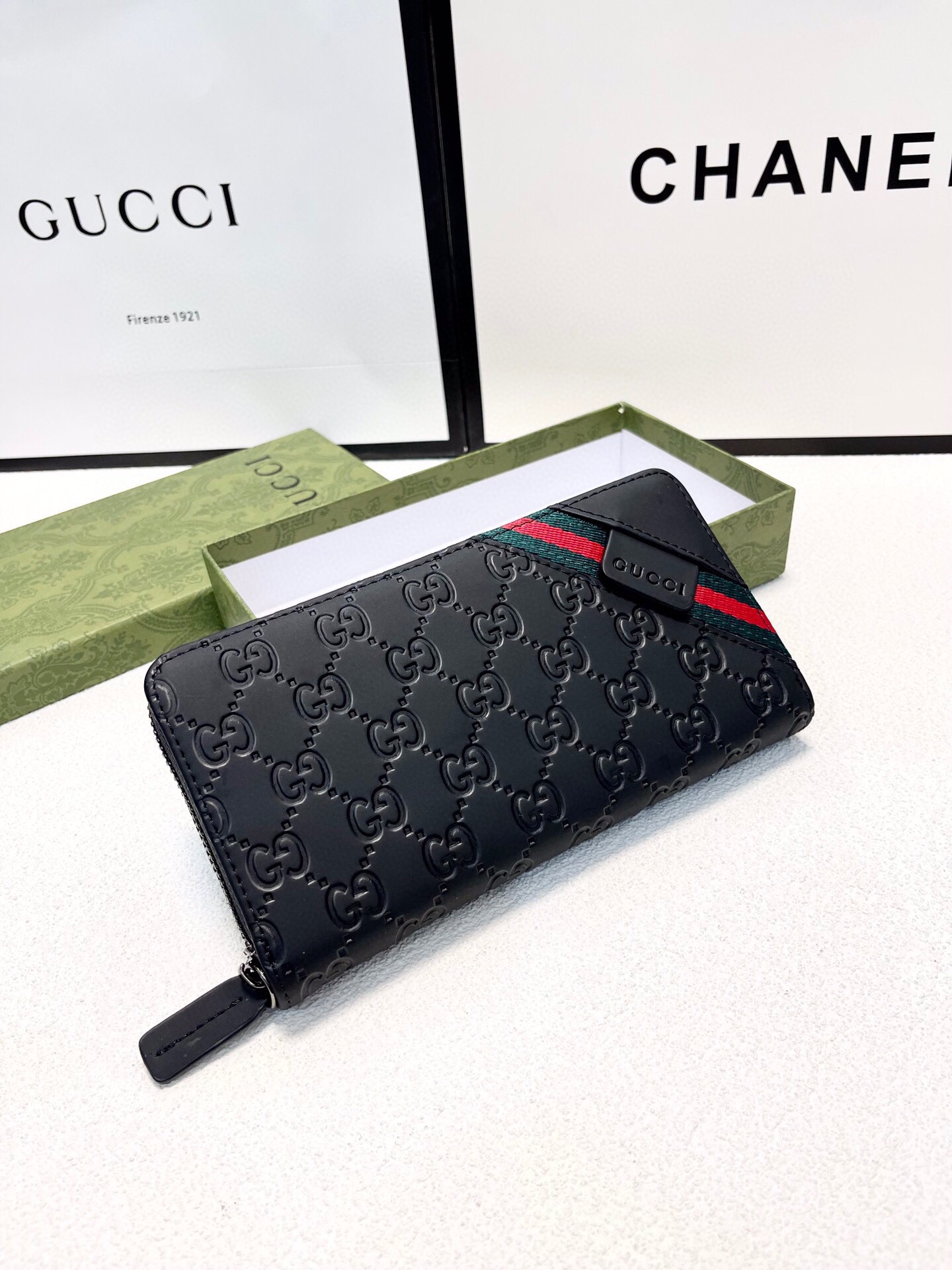 グッチ「Gucci」シグネチャー レザー ウェブ ジップアラウンドウォレット