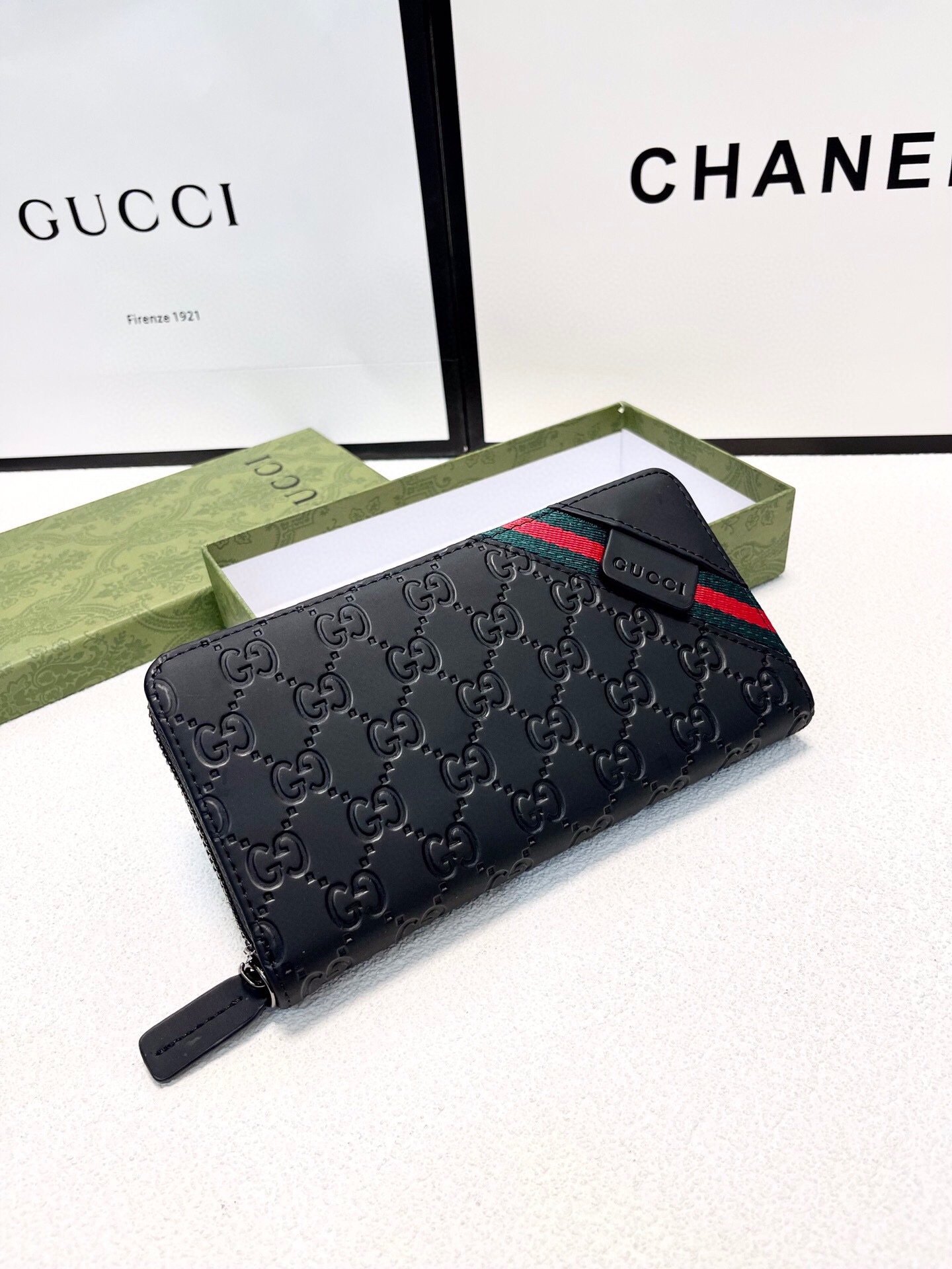 グッチ「Gucci」シグネチャー レザー ウェブ ジップアラウンドウォレット