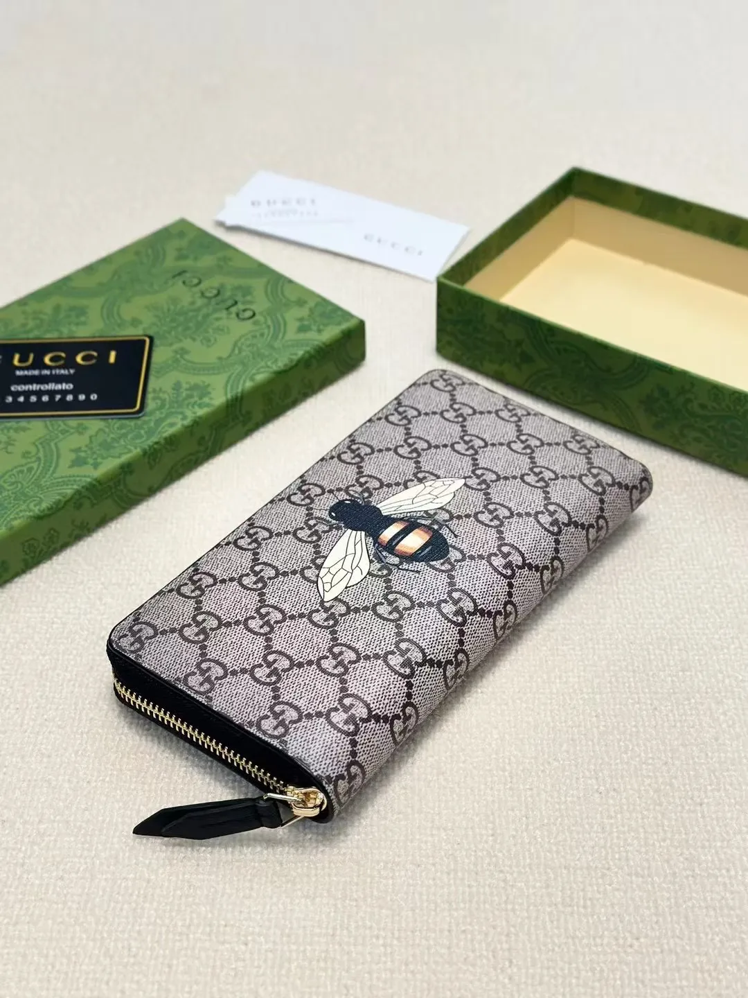 グッチ「Gucci」スーパーミニ ジップアラウンド ウォレット