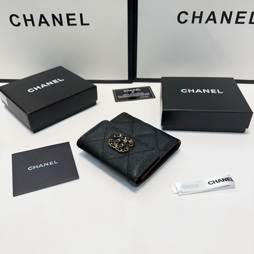 シャネル「Chanel」 ラムスキン フラップ ウォレット 財布
