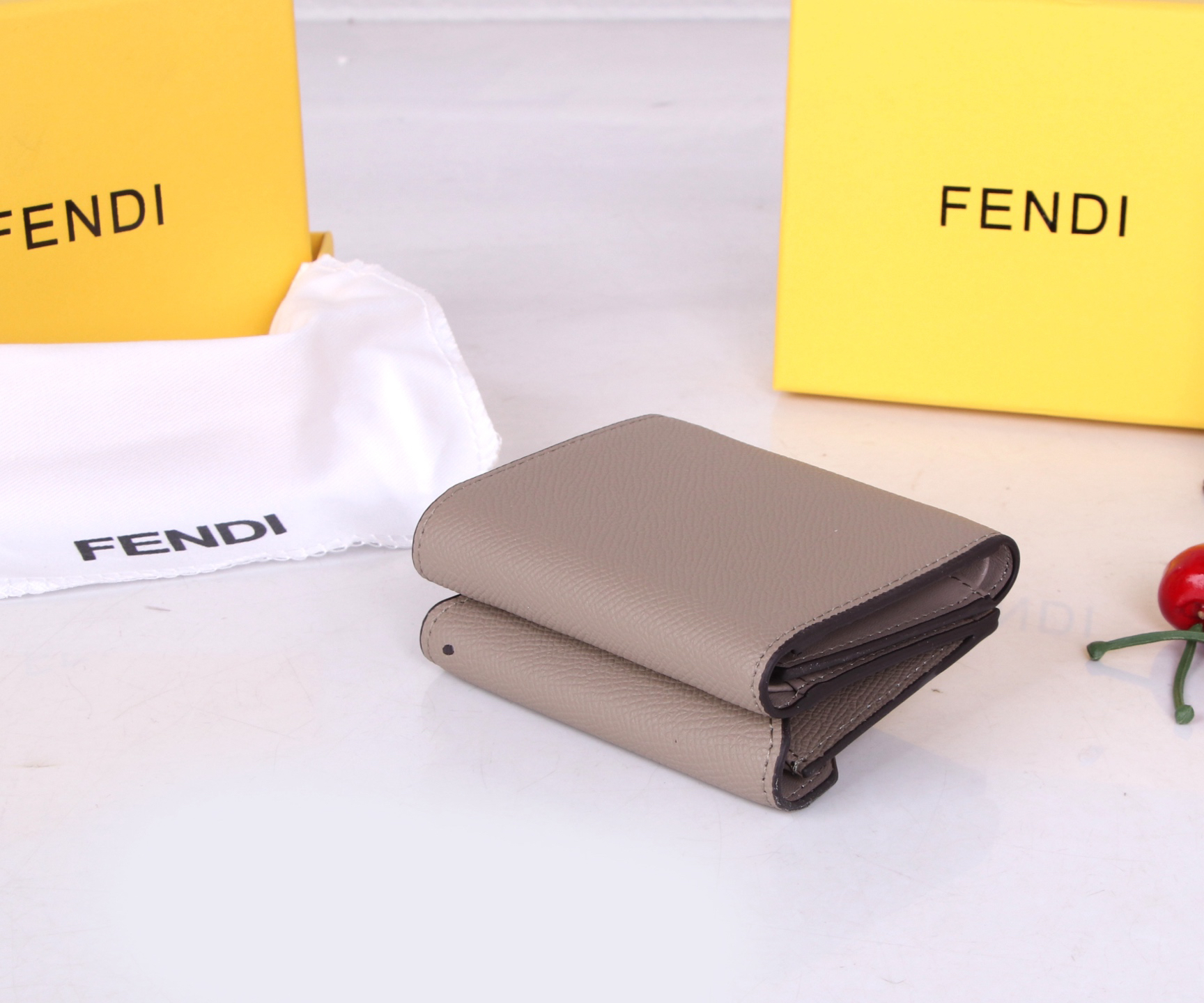 フェンディ「Fendi」FFダイヤモンド財布