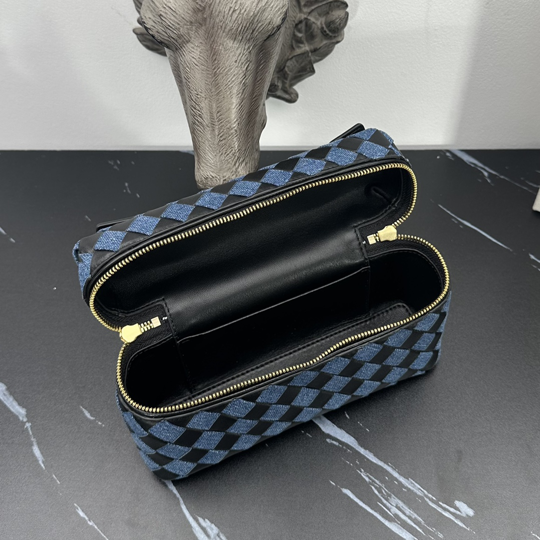 ボッテガ・ヴェネタ「Bottega Veneta」イントレチャート ミニボックスバッグ