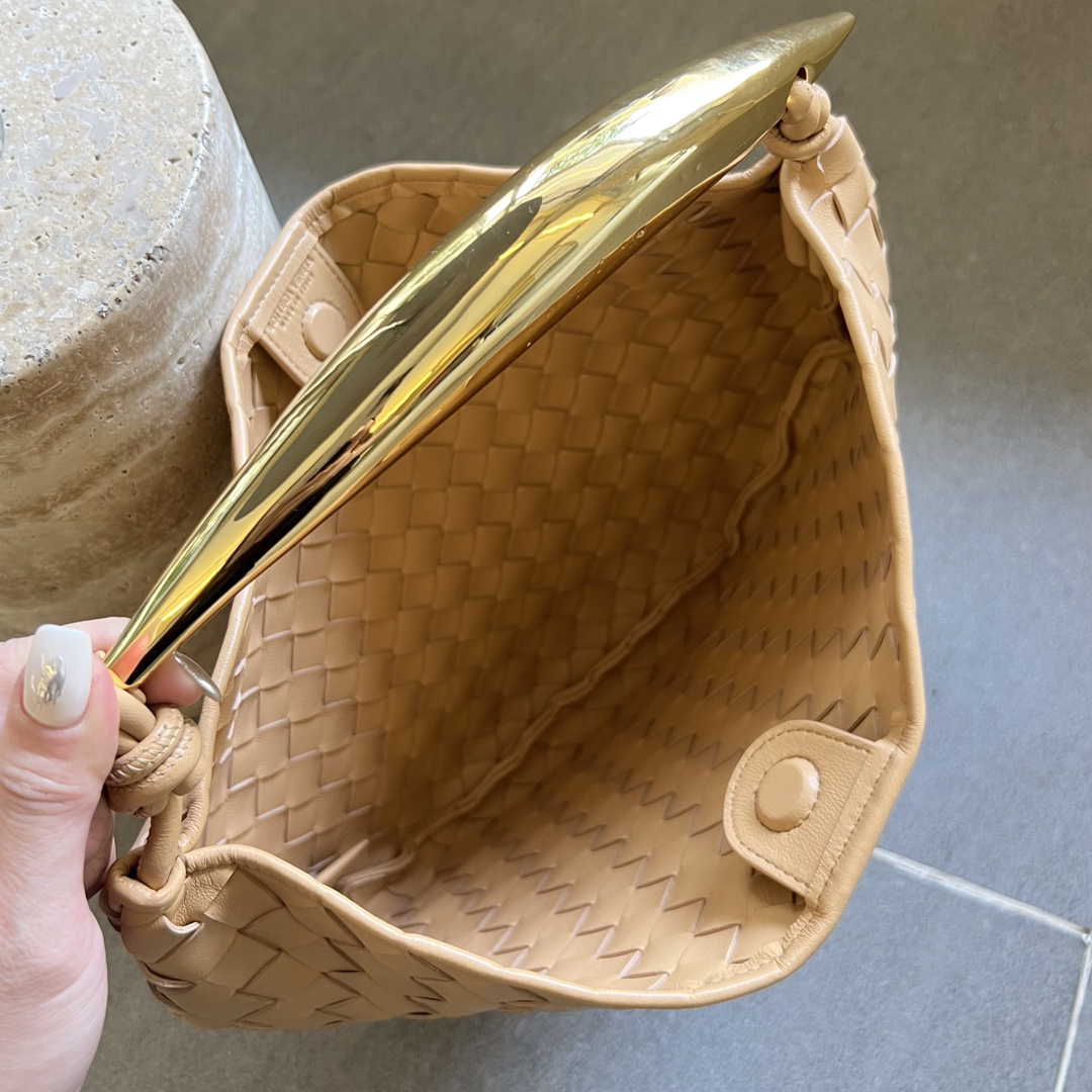 ボッテガ・ヴェネタ「Bottega Veneta」 サーディン レザートートバッグ