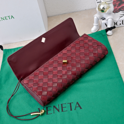 ボッテガ・ヴェネタ「Bottega Veneta」 デザートスエード クラッチバッグ