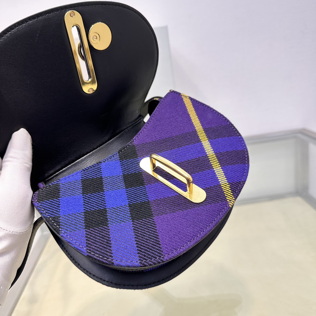 バーバリー「Burberry」ストラクチャードバッグ