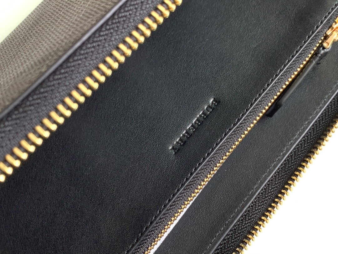 バーバリー「Burberry」チェック柄 ラージジッパーウォレット