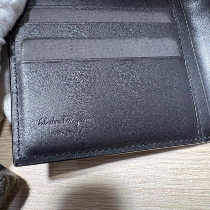 フェラガモ「Ferragamo」ーニ メンズスリムウォレット