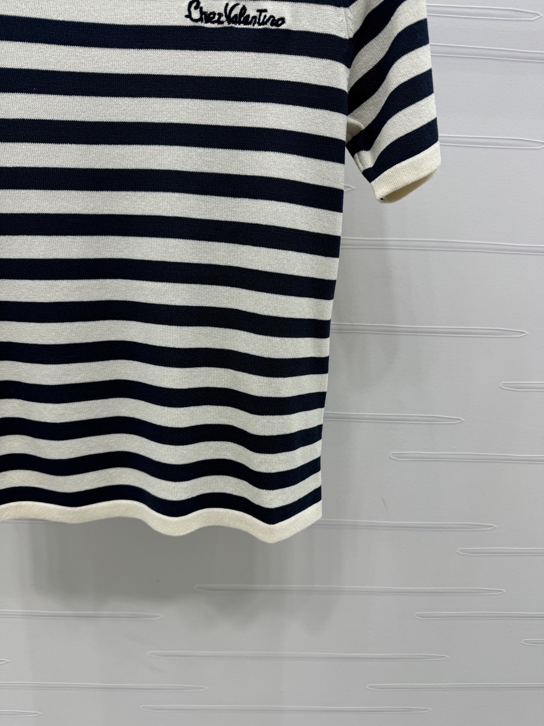 ヴァレンティノ「Valentino」2025 サマーコレクション ストライプ ラウンドネック ニットTシャツ