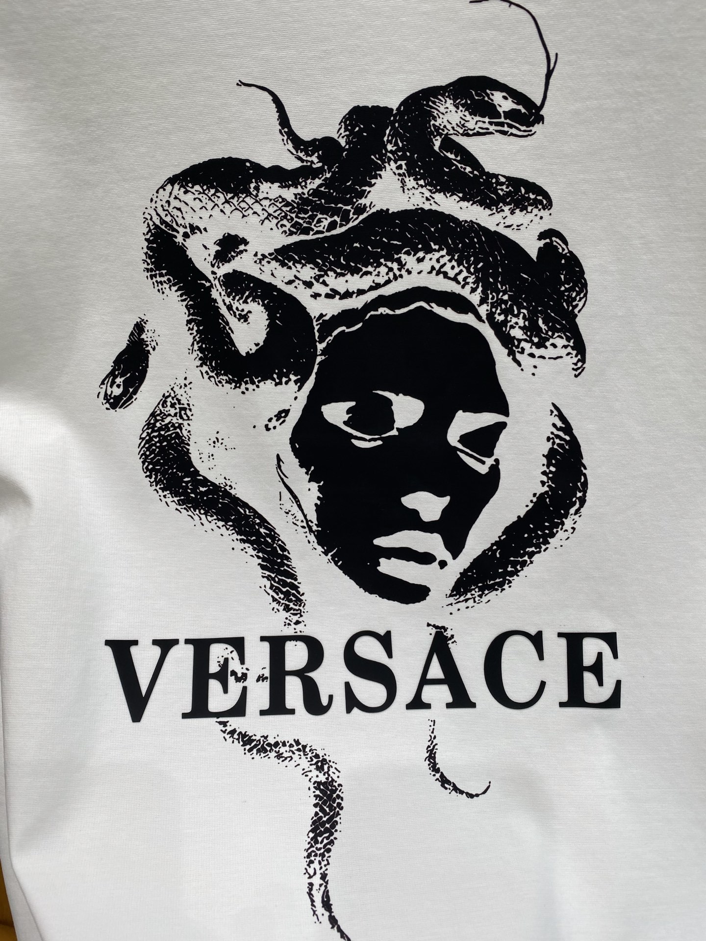 ヴェルサーチ「Versace」メドゥーサロゴ プリントTシャツ