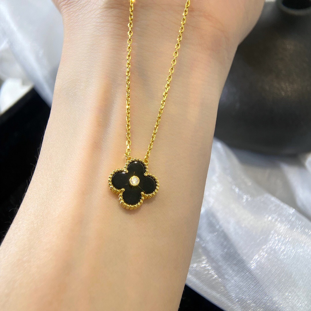 ヴァン クリーフ＆アーペル「Van Cleef & Arpels」Alhambra ダイヤモンド 四つ葉 ペンダント38～42cm