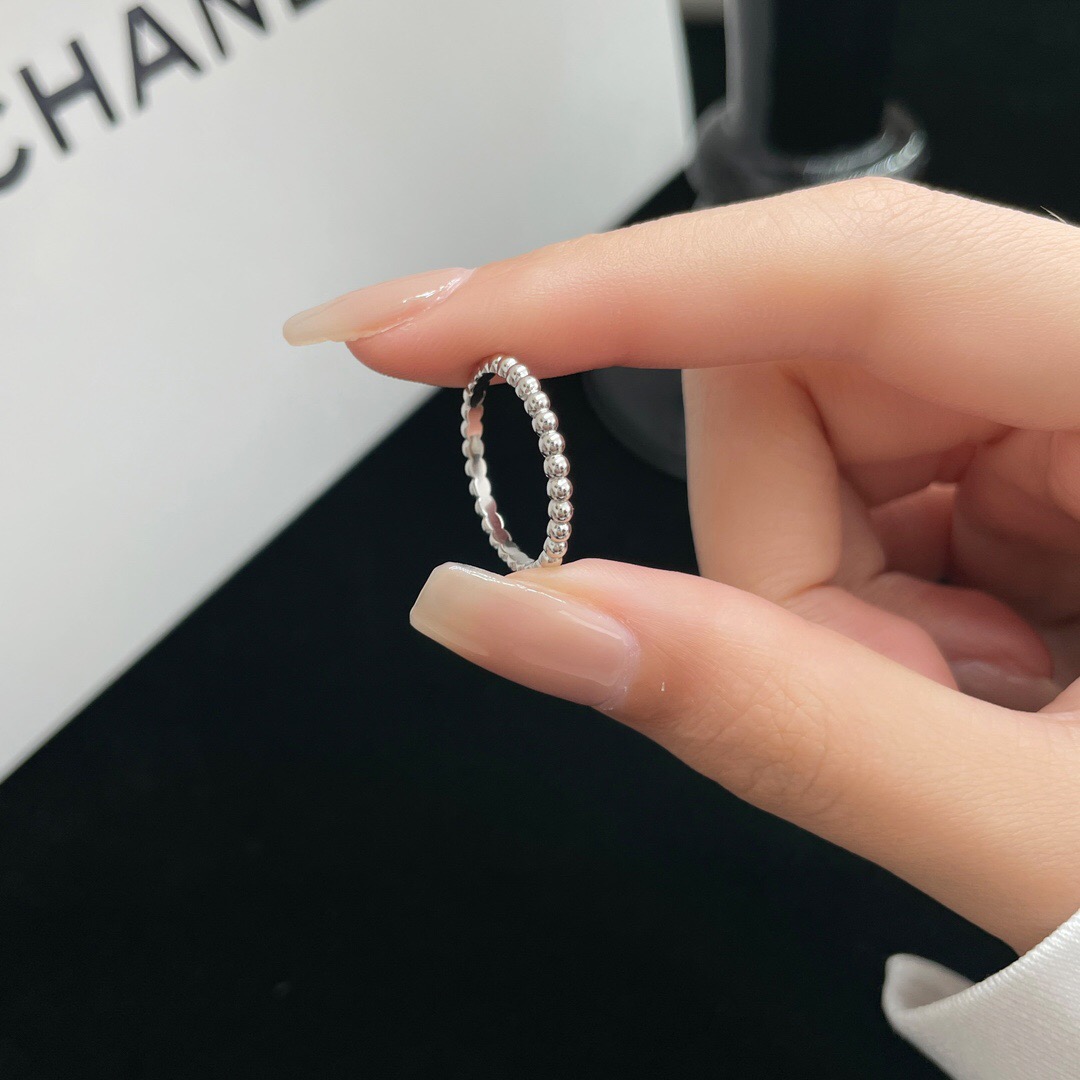 ヴァン クリーフ＆アーペル「Van Cleef & Arpels」Perlée™ pearls of gold リング