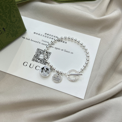 グッチ「Gucci」  ラウンドチャーム ビーズ ブレスレット