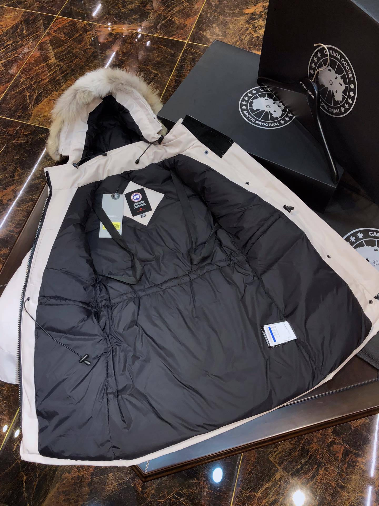 カナダグース「Canada Goose」レディース クラシックロングダウンコート