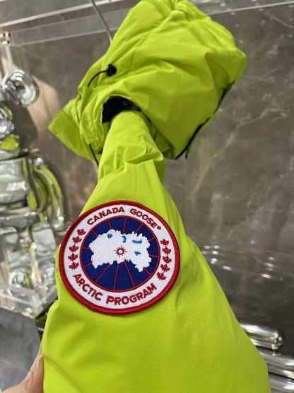 カナダグース「Canada Goose」ユニセックス リフレクティブダウンジャケット