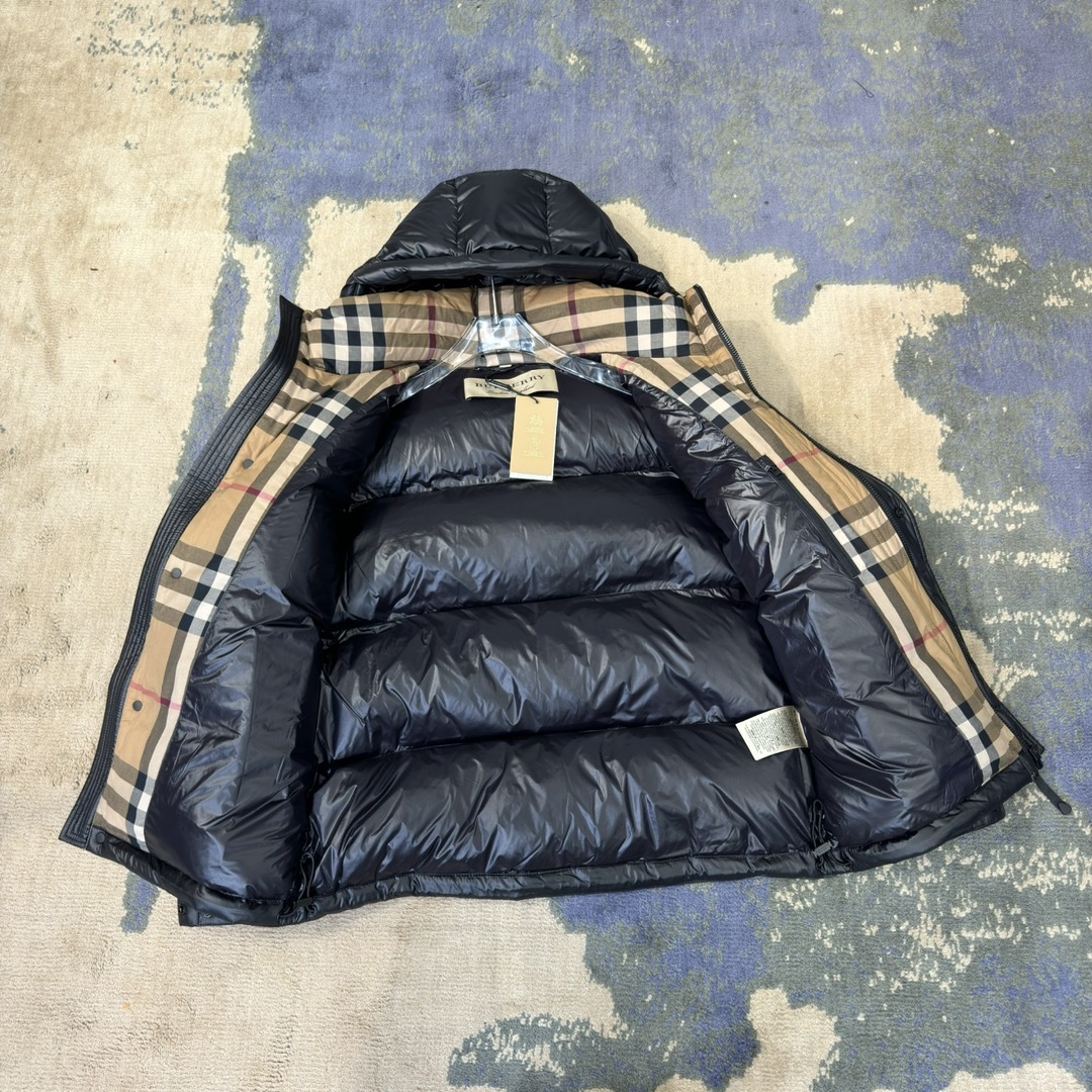 バーバリー「Burberry」アルファベットエンブレムダウンジャケット