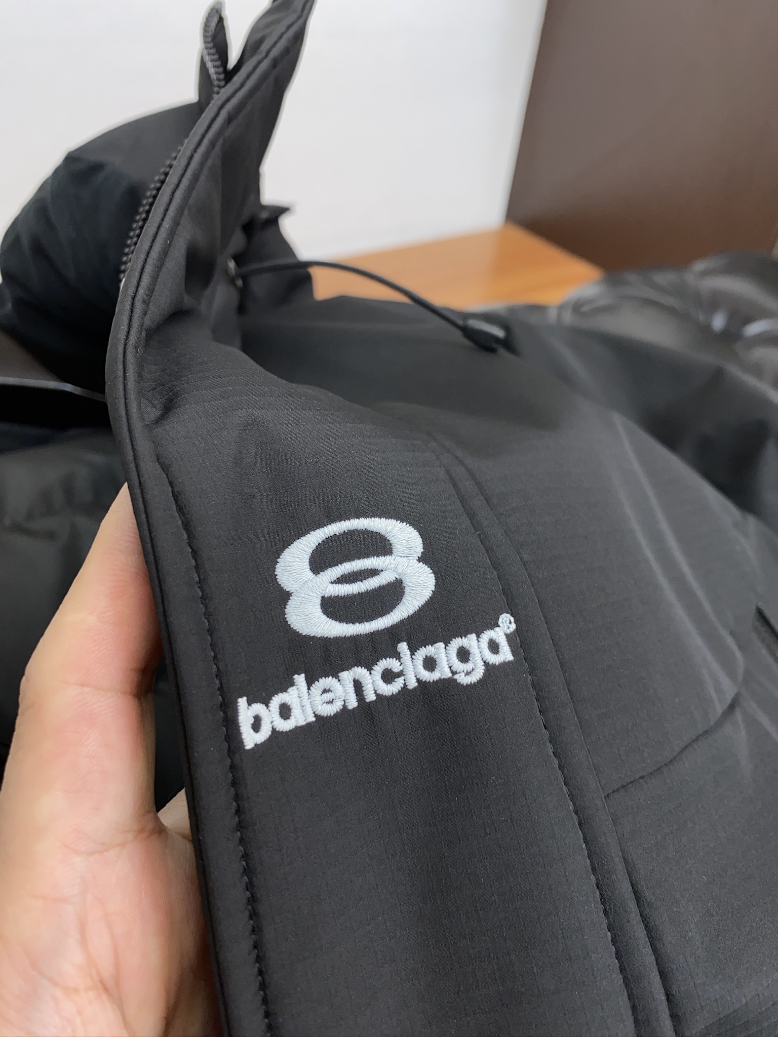 バレンシアガ「Balenciaga」‌2024秋冬最新ダウンジャケット