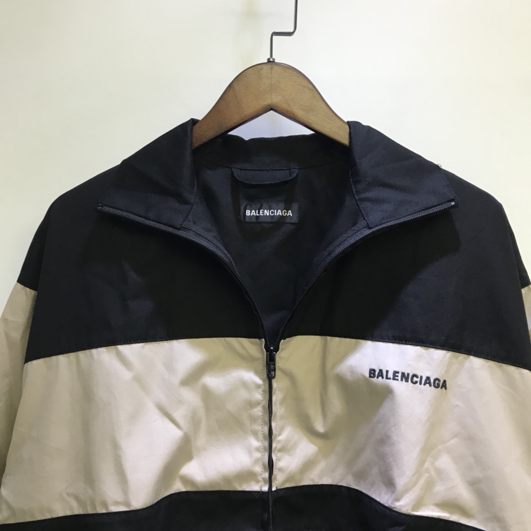 バレンシアガ「Balenciaga」‌カラージャケット