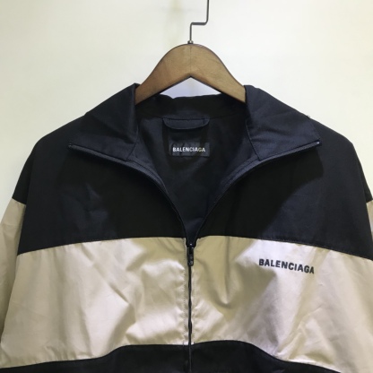 バレンシアガ「Balenciaga」‌カラージャケット