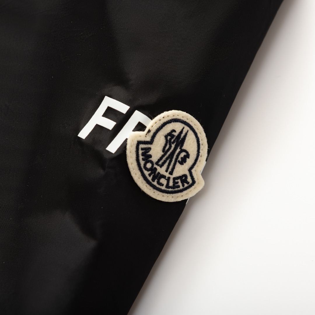 モンクレール「Moncler」× FRGMT Ostria メンズ フライトジャケット