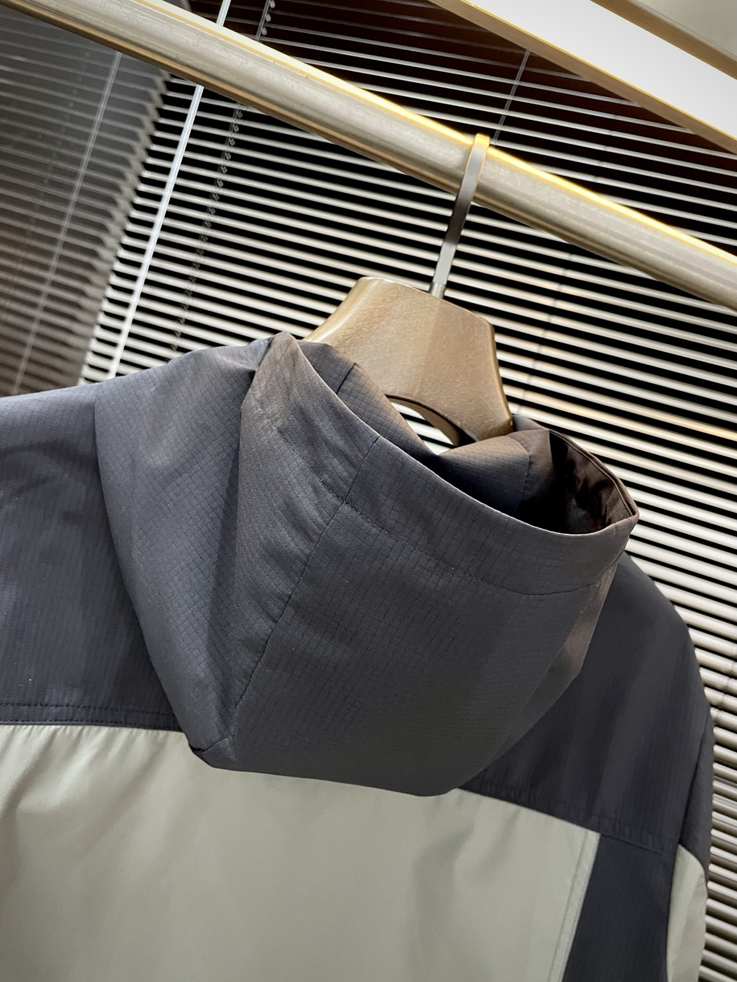 モンクレール「Moncler」最新春と秋のおしゃれなフードジャケット