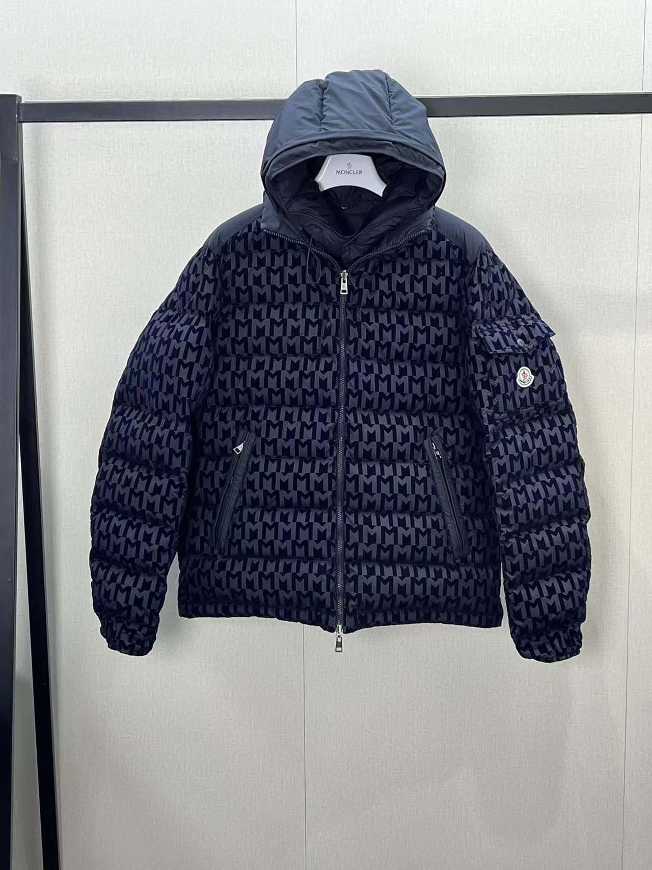 モンクレール「Moncler」マットマヤ リバーシブル ショートダウンジャケット