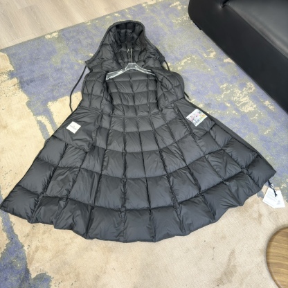 モンクレール「Moncler」フード付き プリンセス ダウンジャケット