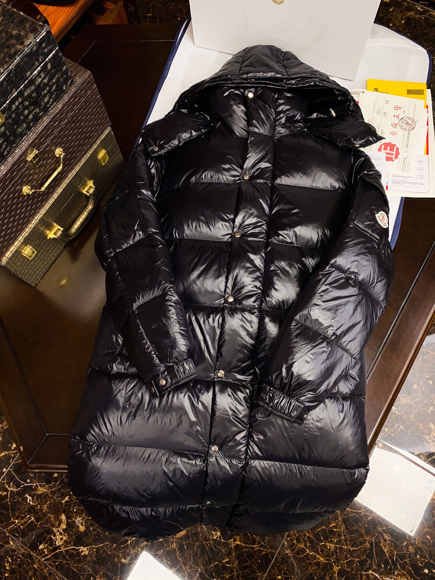 モンクレール「Moncler」ミドル丈フード付きダウンジャケット