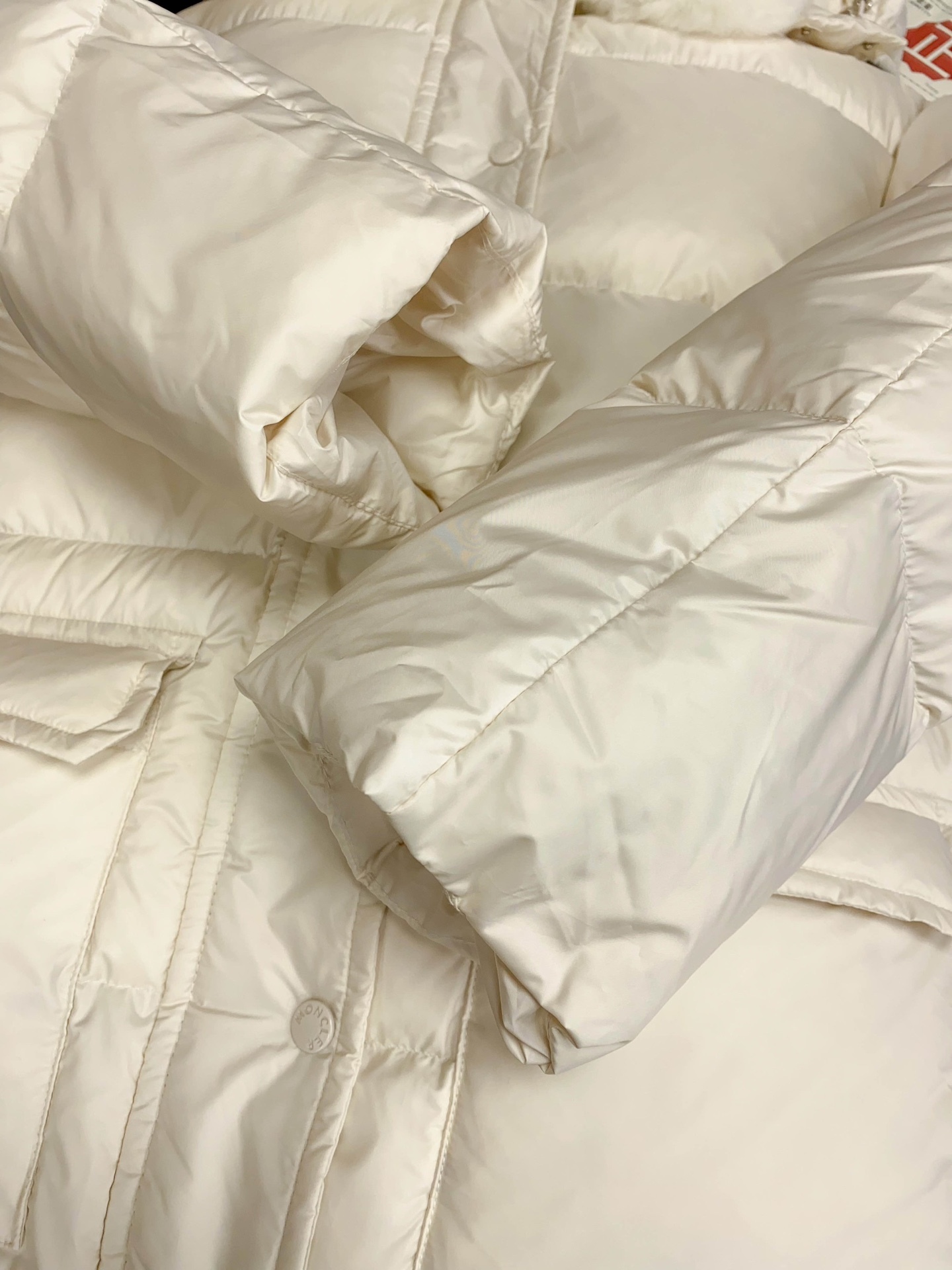 モンクレール「Moncler」 2025秋冬 タッチードファー ダウンブルゾン